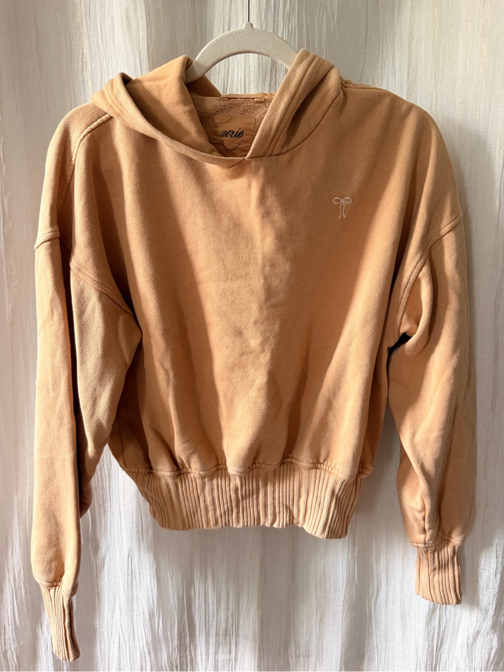 aerie Cropped Hoodie Sweatshirt in Peach